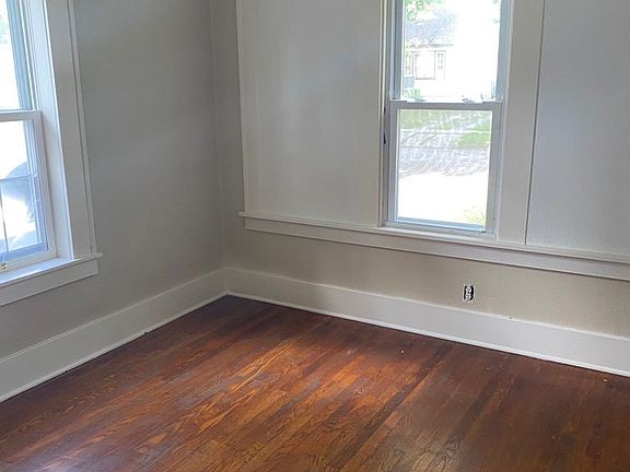 4th image of 405 N Carson Ave