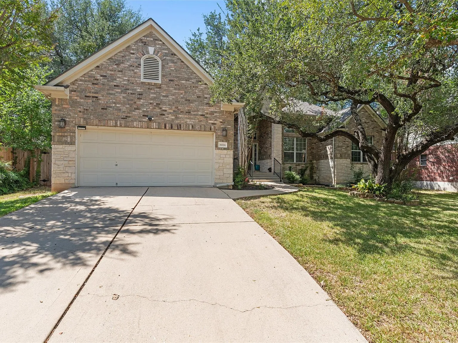 4 bed, 3.5 bath, 3265 sqft, $3,499 — Photo 2