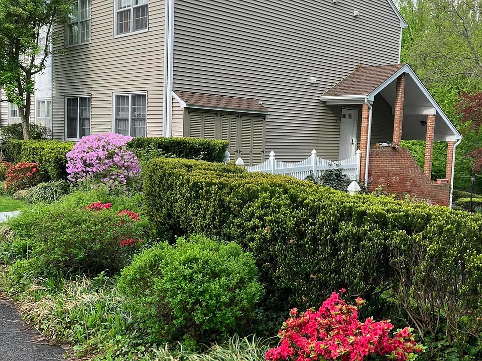 51 Old Kings Hwy #16