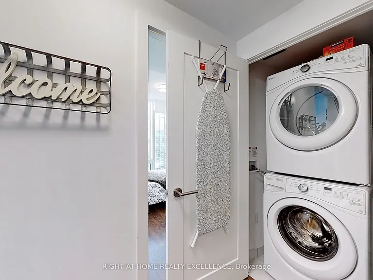 10 York St #2203 — Photo 29