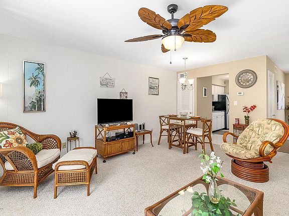 5th image of 933 N Colonial Ct #36