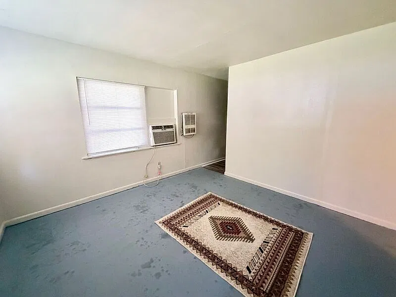 Studio, 1040 sqft, $850 — Photo 2