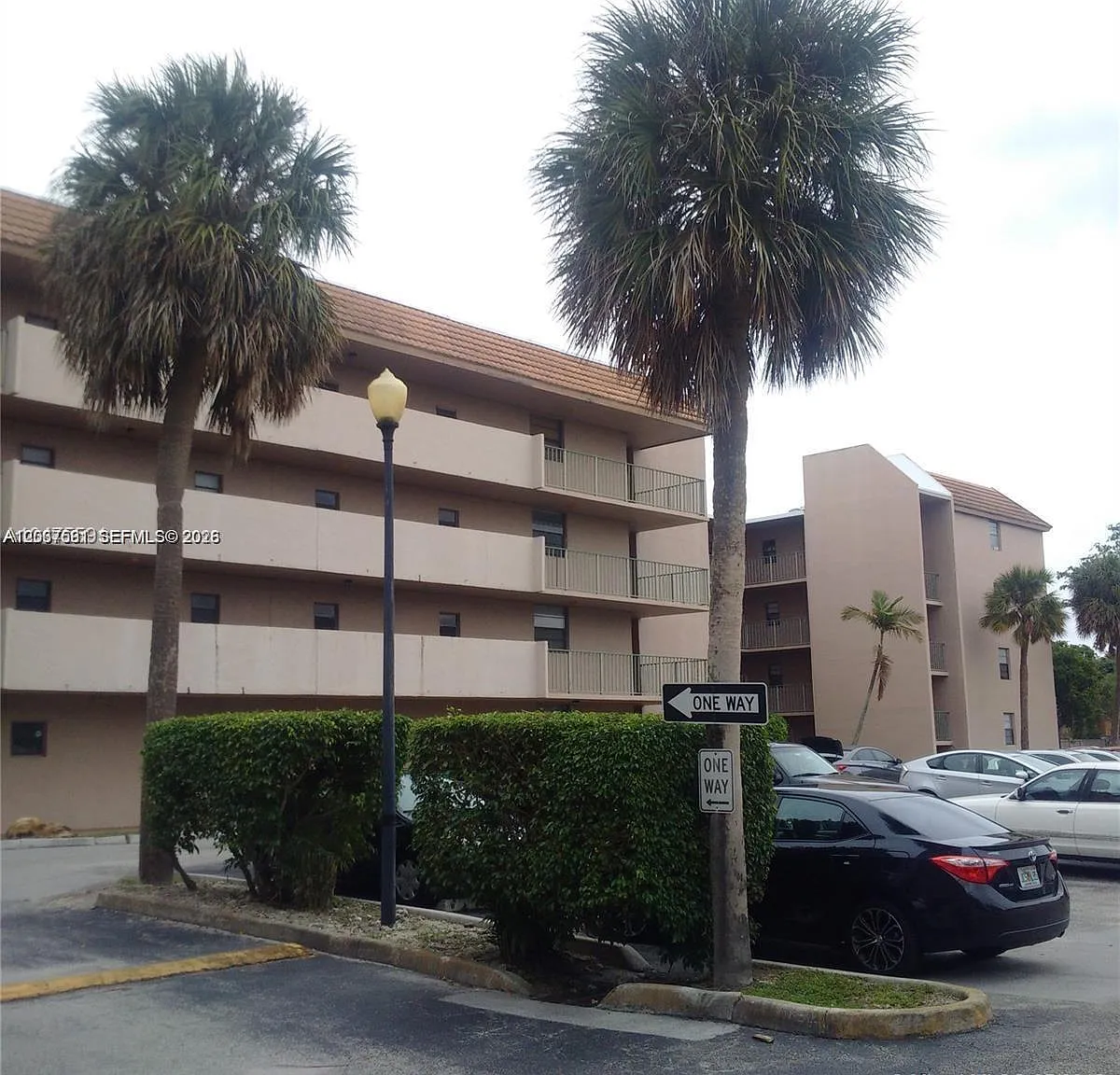 Le Chateau Condo — Photo 1