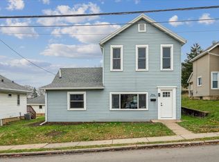 1394 W 3rd St, Dubuque, IA 52001