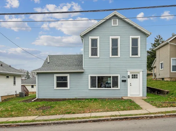 1394 W 3rd St, Dubuque, IA 52001