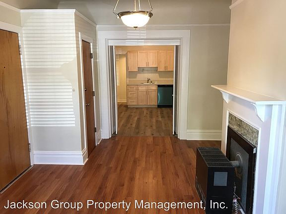 3rd image of 140 Steiner St APT 1