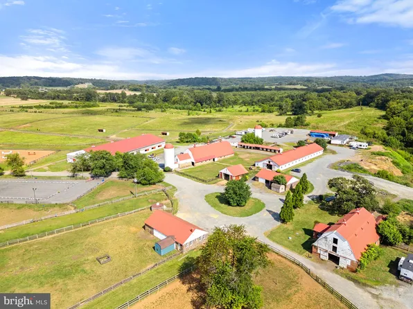 40332 Courtland Farm Ln, Aldie, VA 20105