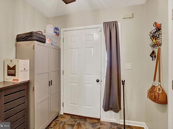 5th image of 320 Fisher Dr