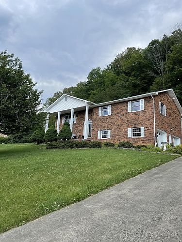 1st image of 828 S Sherbrooke Cir