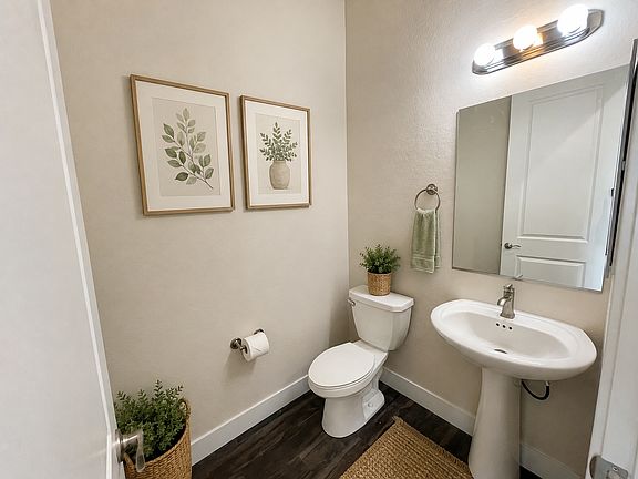 2nd Floor: 1/2 bath