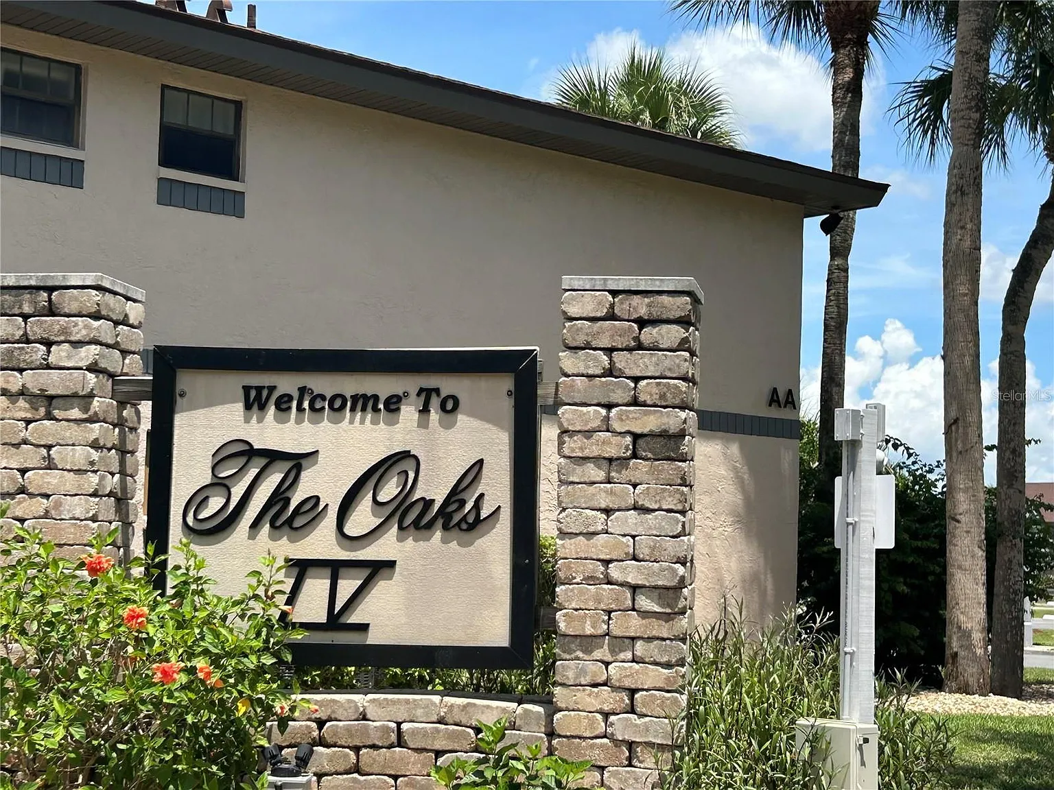 2 bed, 2.0 bath, 899 sqft, $1,300 — Photo 2