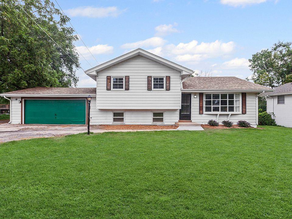 1st image of 27W050 Hickory Ln