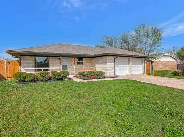 403 SE Sungate Blvd, Lawton, OK 73501