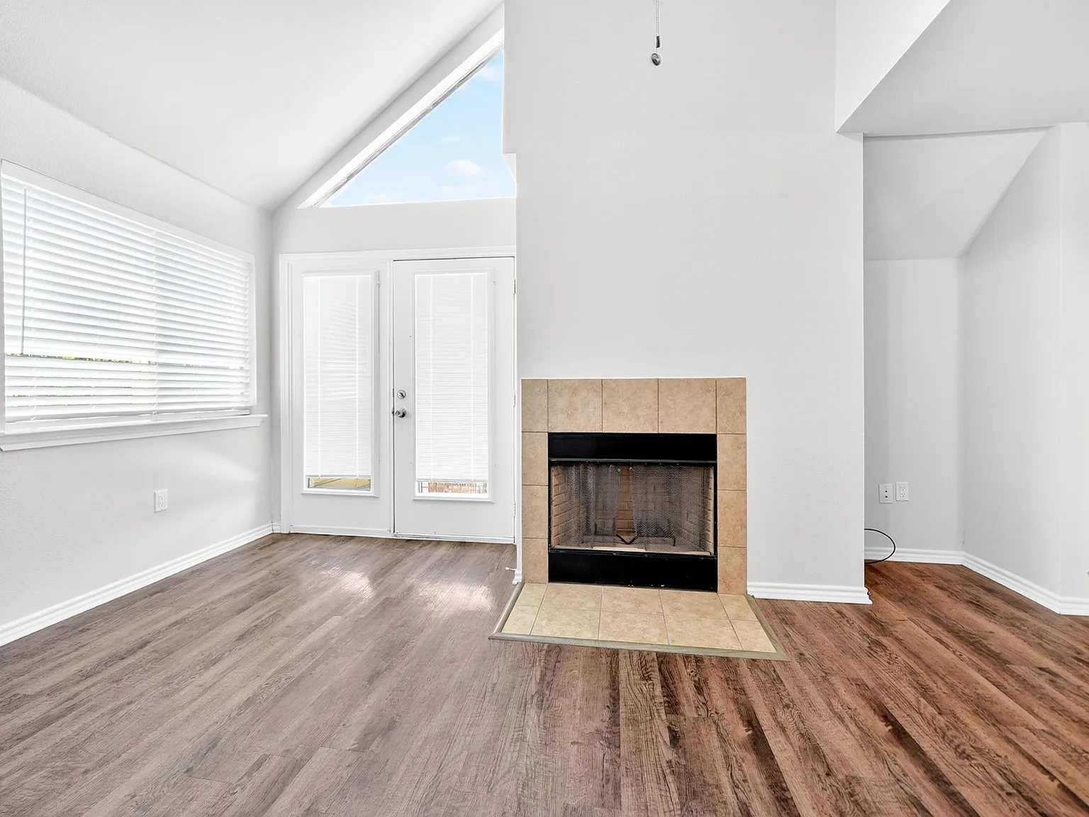 2 bed, 1031 sqft, $1,400 — Photo 4