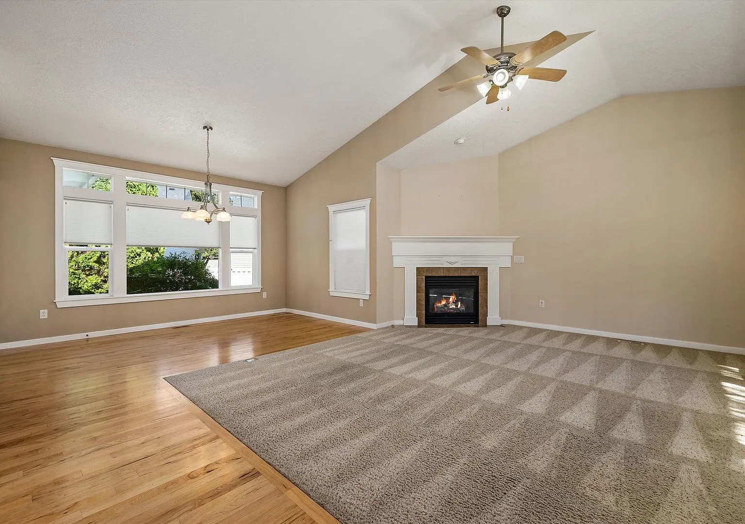 Charming 3-Bedroom Home in a Desirable Garden City Location! — Photo 3