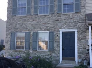 811 Knoll Dr, Mount Joy, PA 17552