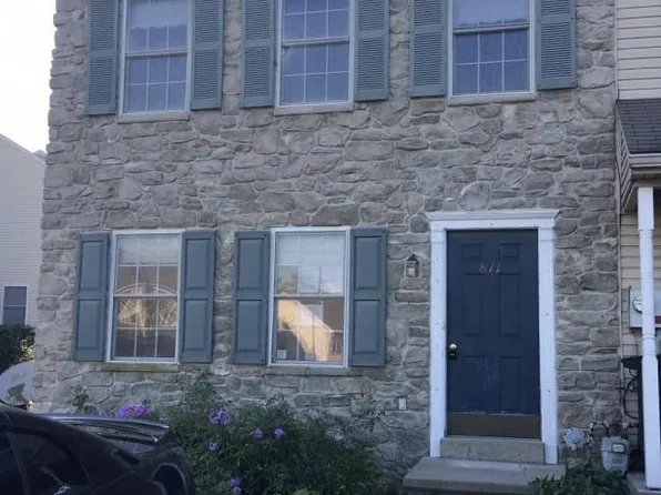 811 Knoll Dr, Mount Joy, PA 17552