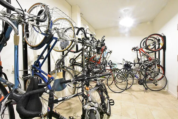 Rented by Clove Realty LLC | media 10