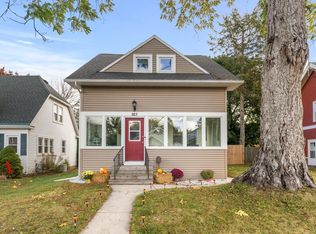 923 N 6th St, Manitowoc, WI 54220