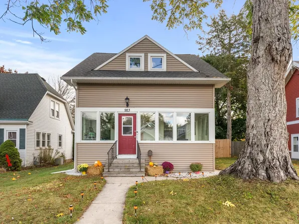 923 North 6th STREET, Manitowoc, WI 54220