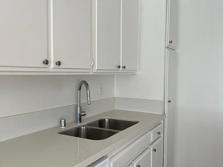 14109 Delano St #5 — Photo 4