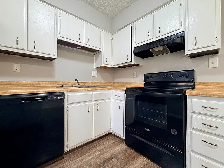 670 Hobbs Dr — Photo 6