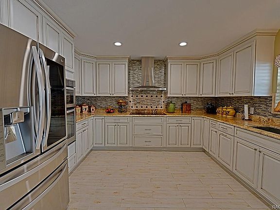 3rd image of 427 W Shakespears Dr