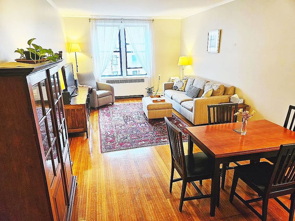Sunken spacious Living Room
