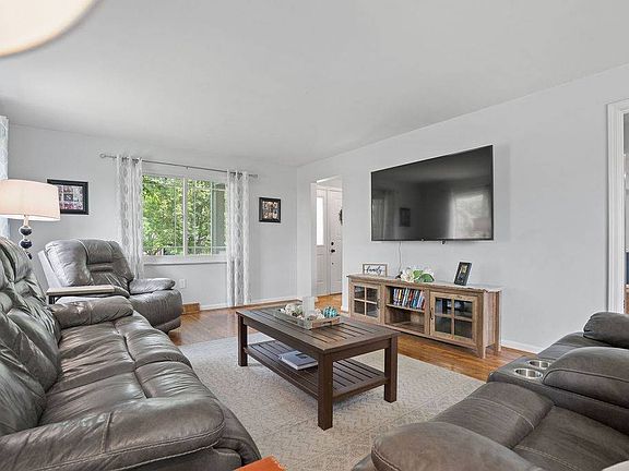 3rd image of 7555 Tiki Ave