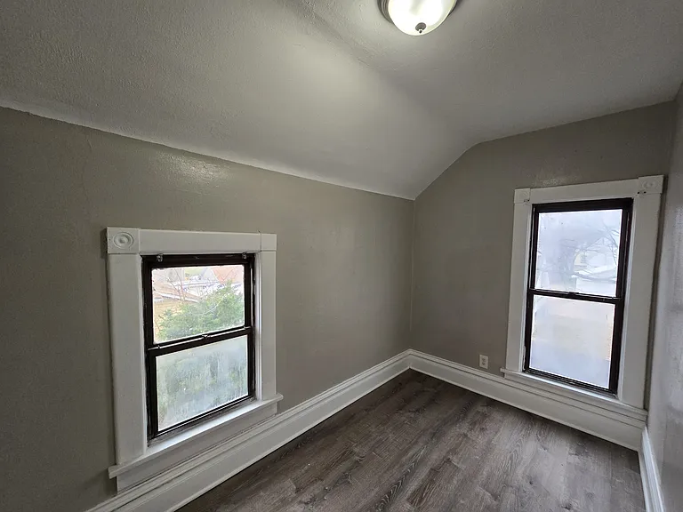 214 Edwards St — Photo 22
