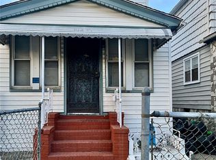 18415 90th Ave, Hollis, NY 11423