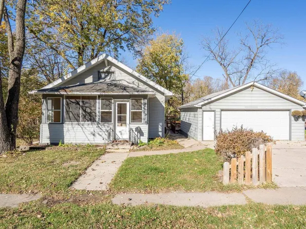 313 N 20th St, East Moline, IL 61244