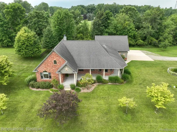 6302 Hickory Dr, Goodrich, MI 48438