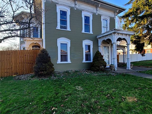 2nd image of 124 Park Ave SW