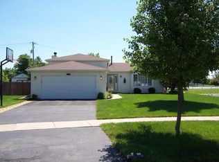 1302 Creekside Cir, Minooka, IL 60447