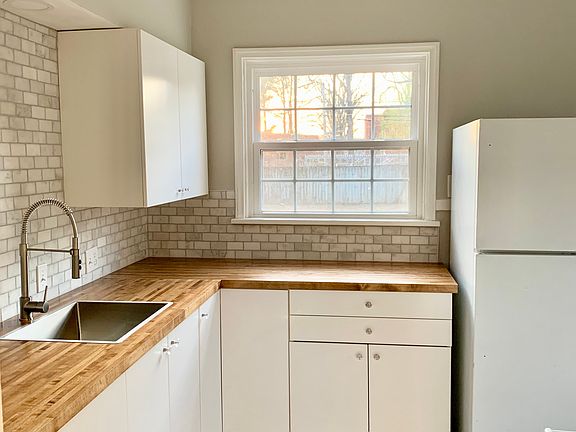 Kitchen in 611 Buck Street. Perfect rental home available for University of Memphis student or young professional couple.