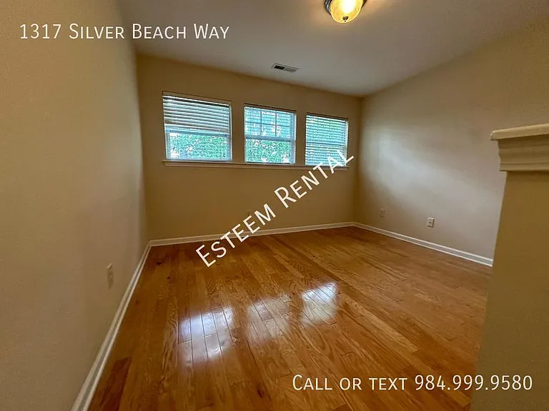 1317 Silver Beach Way — Photo 11