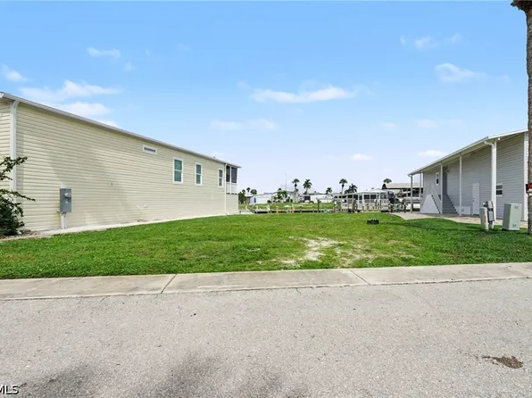 11501 Dogwood Ln, Fort Myers Beach, FL 33931