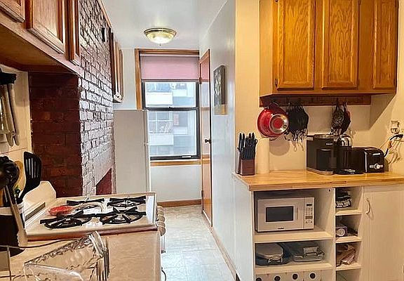 2nd image of 529 E 5th St APT 6
