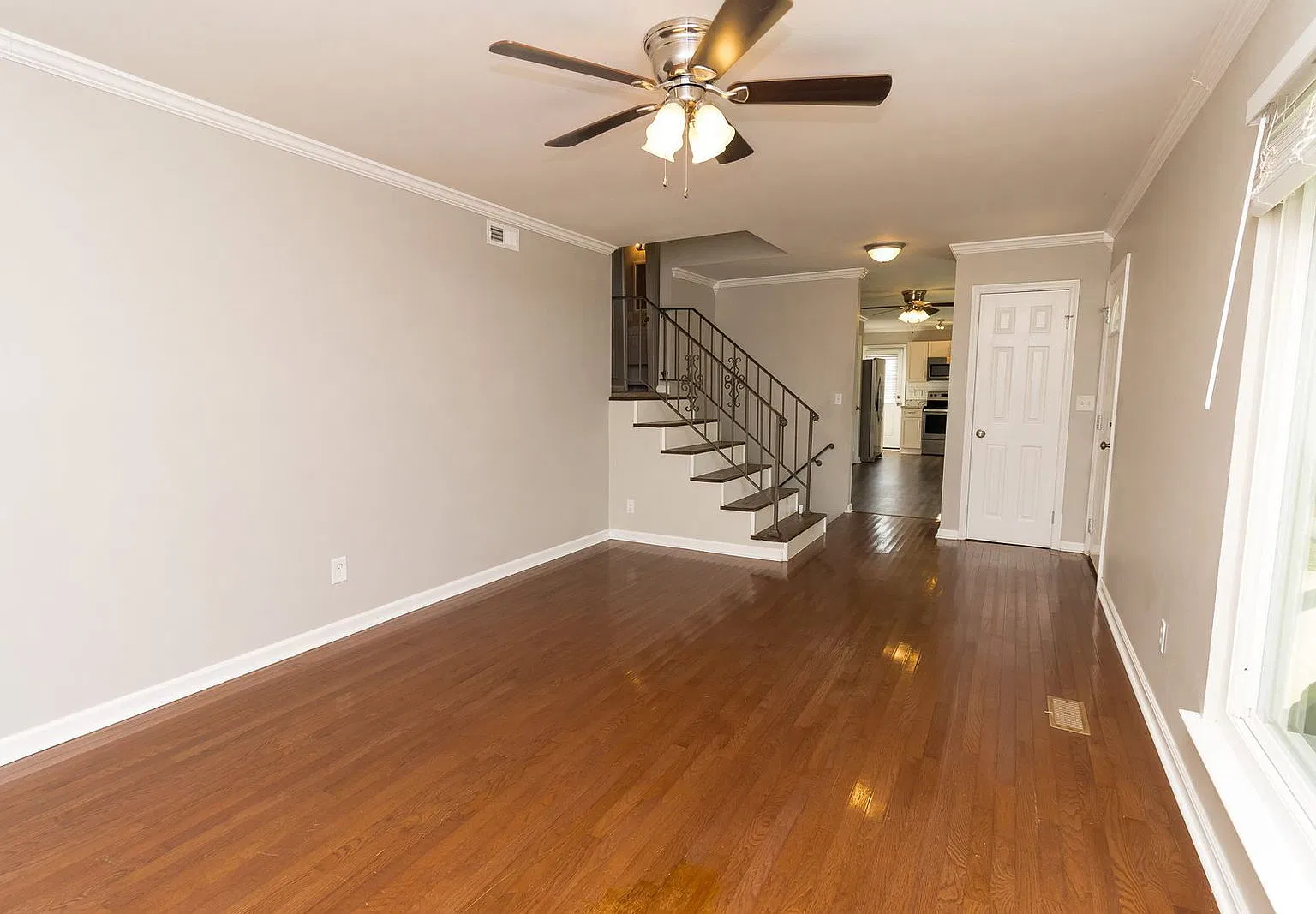 3 bed, 3.0 bath, 1620 sqft, $1,950 — Photo 2