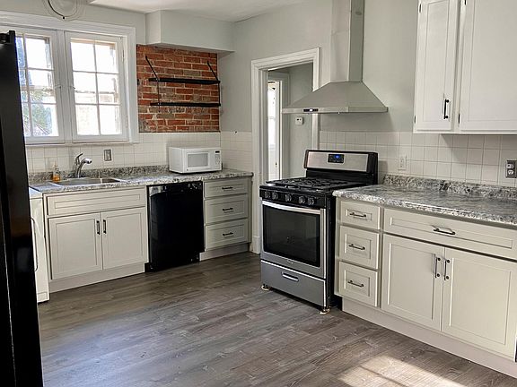 3rd image of 7238 Pershing Ave #2F