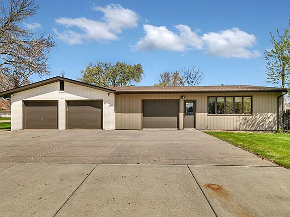 3rd image of 420 6th Ave N