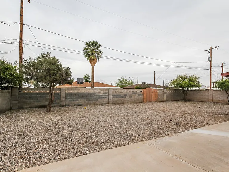 5539 N 31st Dr — Photo 15