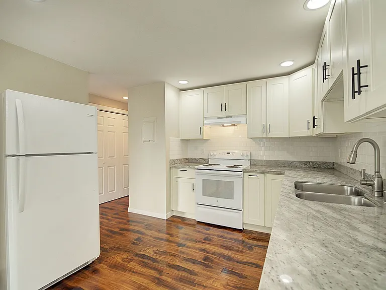 9840 NE 116th Street — Photo 4