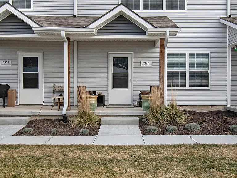 2095 Brandon Ln — Photo 2