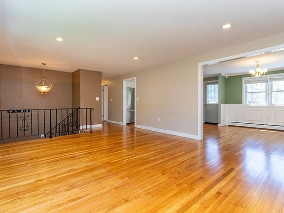 3rd image of 4 Clearview Dr