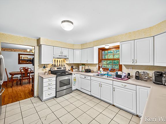 2nd image of 826 Snaedle Dr