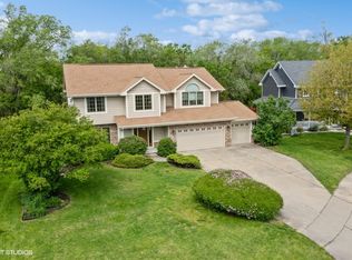 4728 95th St, Urbandale, IA 50322