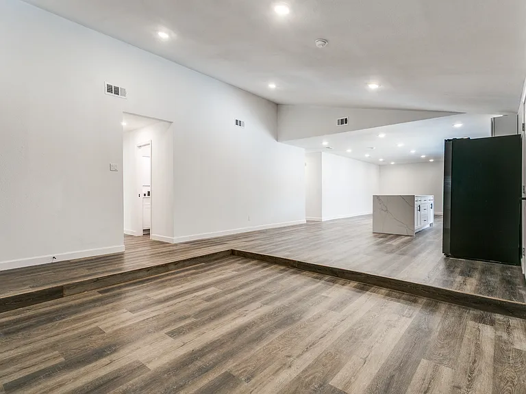 1535 Carnation Dr — Photo 7