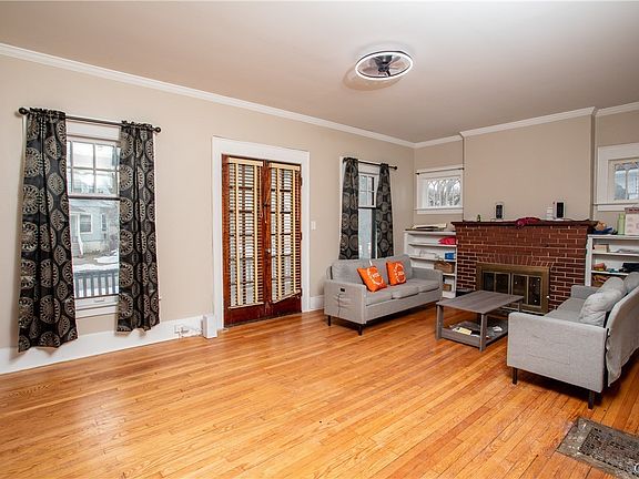 3rd image of 114 Victoria Pl